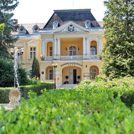 Batthyany Kastelyszallo Золочань Екстер'єр фото