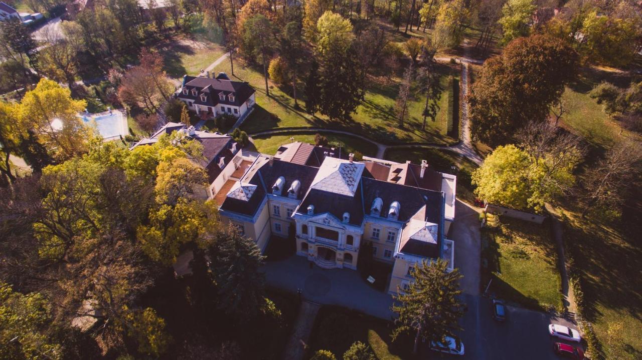 Batthyany Kastelyszallo Золочань Екстер'єр фото