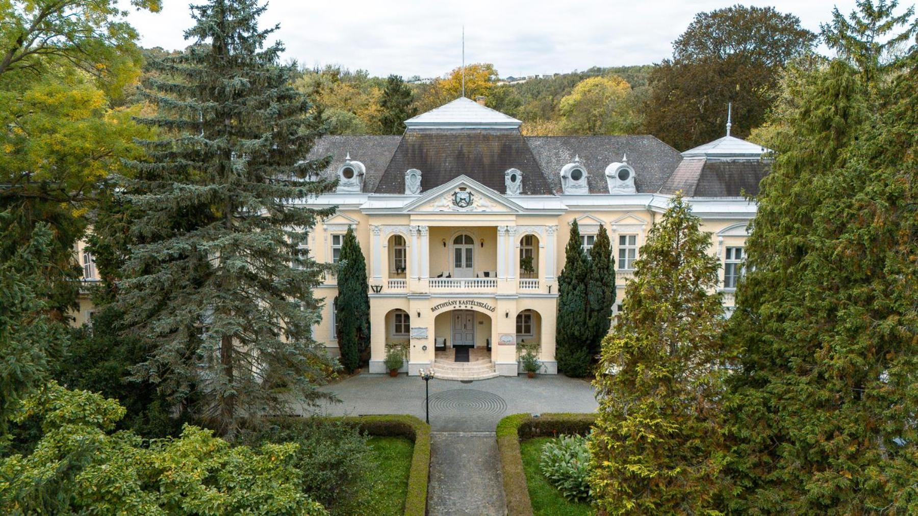 Batthyany Kastelyszallo Золочань Екстер'єр фото